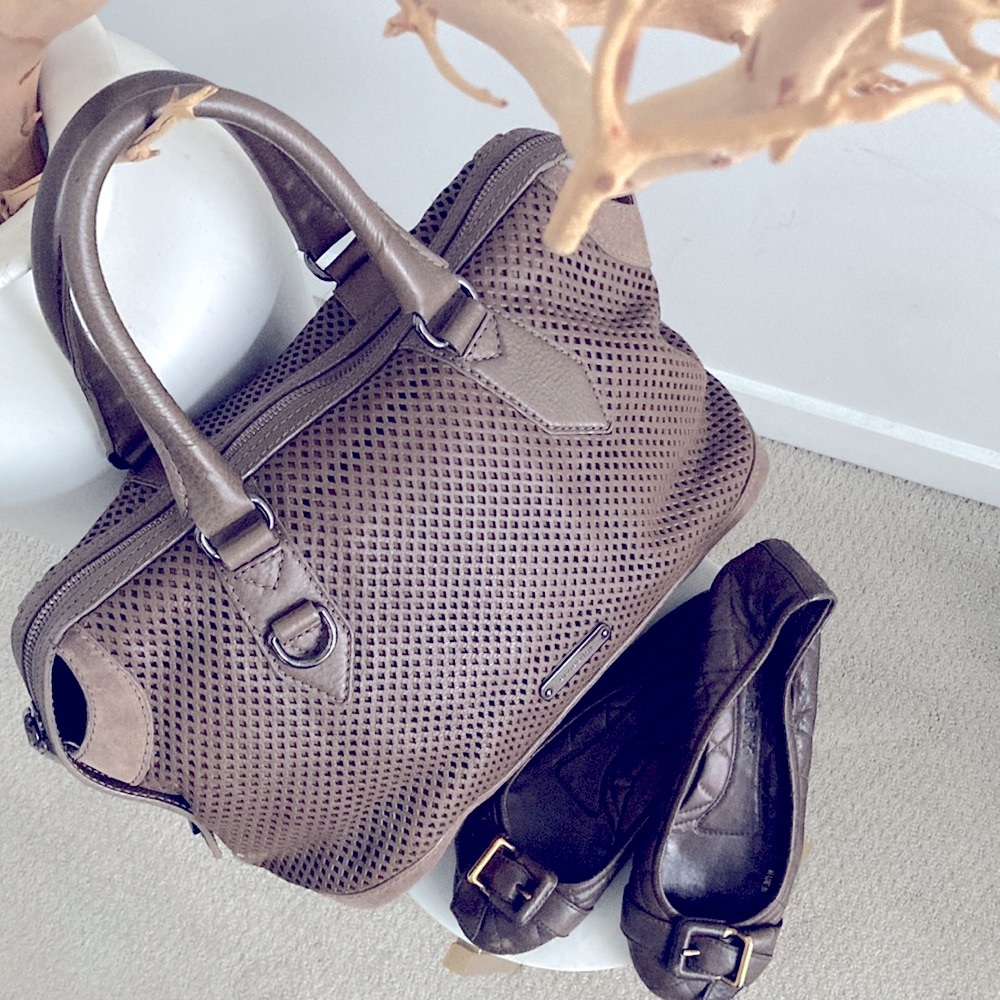 BURBERRY - olive bag